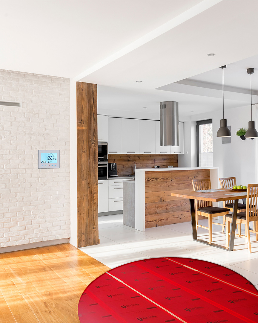 folia na podczerwień salon z folią na podczerwień w podłodze